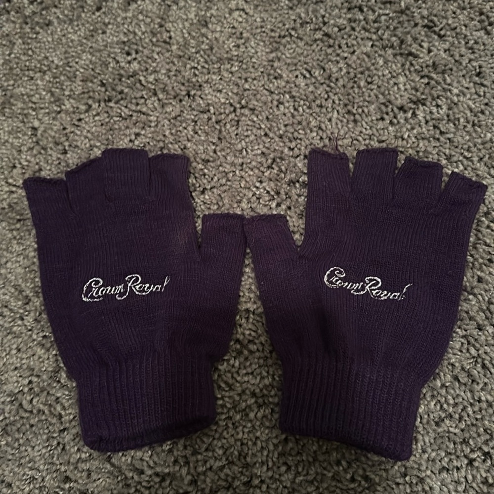 Purple crown royal fingerless gloves comfy and can use touch screen or phone